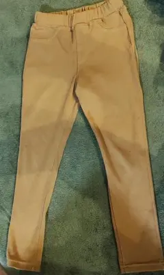 ベージュ スリムフィット 長ズボン　子供用　パンツ