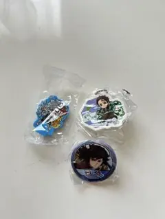 【即決大歓迎】鬼滅の刃缶バッジ　アクリルキーホルダー　アクスタ　3点セット