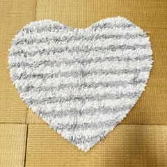 ハート型グレーとホワイトストライプラグ