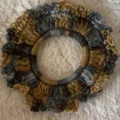 068 ハンドメイド　手作り　手編み　フリルマルチカラーシュシュ　1個