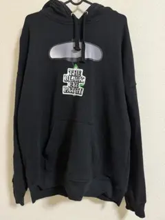 BLACK EYE PATCH フード付きパーカー