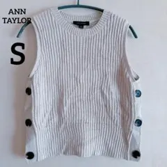 ANN TAYLOR ノースリーブニット S ライトベージュのサムネイル