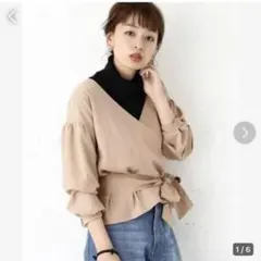 URBAN RESEARCH カシュクールリボンブラウス　ベージュ　フリーサイズのサムネイル
