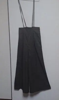 サロペットパンツ