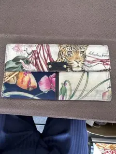 Salvatore Ferragamo 長財布 アニマル柄のサムネイル