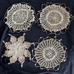 アンティーク蚤の市　ハンドメイド 透かし編みビーズ付きリッドドイリー　4点セット