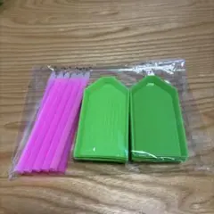 ダイアモンドビーズアート　トレー10個とペン10本のセット