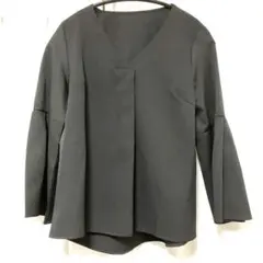 Vネックブラウス 黒 フレアスリーブ 長袖 レディース きれいめ