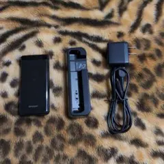 SHARP 携帯電話本体 ガラホ 充電器セットのサムネイル