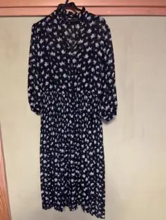 ユニクロ UNIQLO LL 花柄 マキシワンピース 黒 プリーツスカート