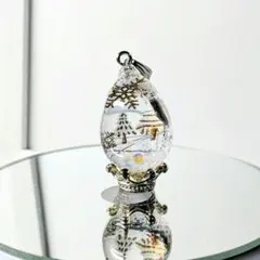 ハンドメイド 雪の結晶 エッグ型ペンダント