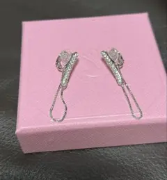美品スワロフスキーSwarovski クリスタル装飾チェーン イヤリング　箱無し