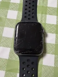 Apple Watch 5 NIKE 本体 ジャンク　画面割れ