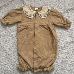 Cottoli 刺繍付きベージュロンパース