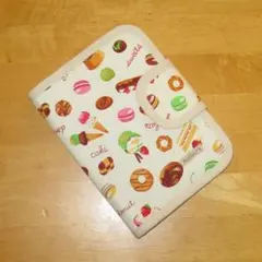 ハンドメイド★通帳/母子手帳ケース★スイーツ柄（アイボリー）