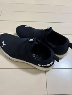 PUMA ブラック スニーカー スリッポン　24cm