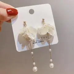 花びら ピアス パール ロング 揺れる フラワー ピアス 韓国 上品 レディース