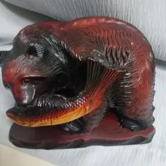 木製クマ彫刻 魚を持つ置物