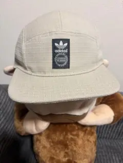 adidas ストライプキャップ ベージュ