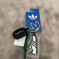 ブルボンキーホルダー adidas アディダス - メルカリ