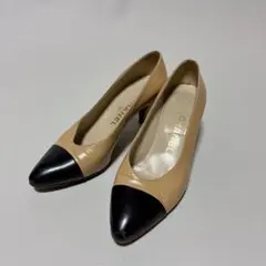 人気 定番 CHANEL シャネル パンプス ベージュ 黒 バイカラーのサムネイル