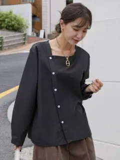 【完売品】SHEIN DAZY ななめフロントボタン　シンプル　ブラウス