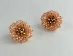 小ぶり 桜ピアス ビーズフラワー 春アクセ ハンドメイド
