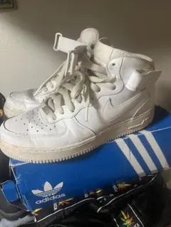 NIKE AIR FORCE 1 MID ホワイト