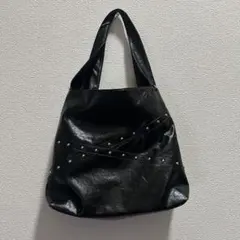 スタッズ付き黒トートバッグ