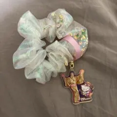 マツケンサンバ×ハローキティコラボ アクリルチャーム付きシュシュ