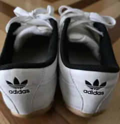 adidas レディーススニーカー23.5㎝