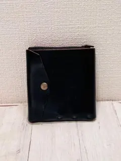 ホースレザー採用で耐久性UP！独自デザインの時短財布「クワトロ