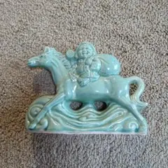 事代主神社　開運金運上昇置物　青緑色 陶器 置物 馬に乗った福の神