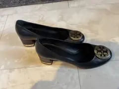 TORY BURCH ロゴプレート パンプス ブラックのサムネイル