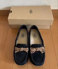 UGG ブラック　モカシン