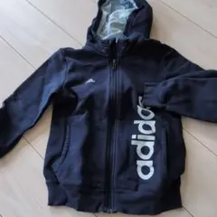 adidas フード付きパーカー 黒