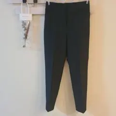 ブラックパンツのサムネイル