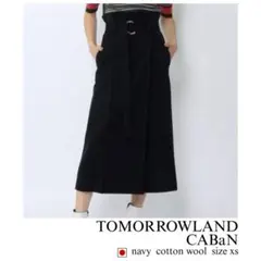 CABaN コットンウール ベルテッドタックプリーツスカート　ネイビー　日本製のサムネイル
