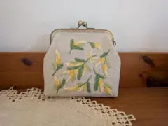 ミモザの刺しゅう　口金ポーチハンドメイド