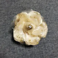 ベージュ 　小さめ　コサージュ