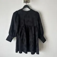 新品タグ付き】louloute スワンブラウス - メルカリ