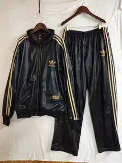 adidas CHILE62 ジャージ セットアップ ブラック ゴールド】 - メルカリ