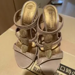 超美品Bottega Veneta ベージュ サンダル