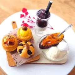 ミニチュア秋パンとさつまいもブリュレ