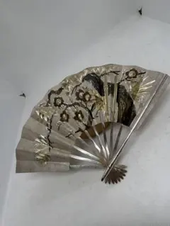 骨董品 純銀 扇 雲山作 アンティーク コレクション 松竹梅 極美品・武比古作 純銀 扇 4号 松竹梅 ガラスケース付 - メルカリ