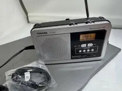 超美品 TOSHIBA ポータブルラジオ　TY-SHR3 AM/FM/SWのサムネイル