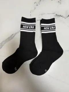 新品未使用　ニューエラ　NEW ERA ブラックソックス 2足セット21-23のサムネイル