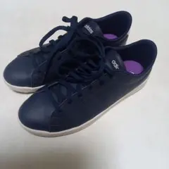 adidas ネイビー スニーカー