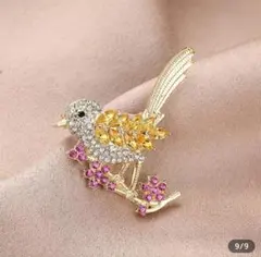 エレガントな鳥のブローチ