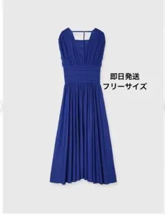 anuans スモッキングギャザーワンピース ブルー リゾートワンピースのサムネイル